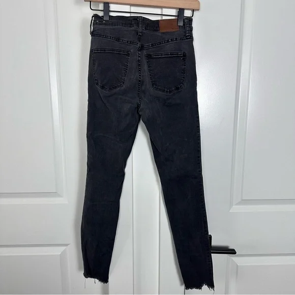 Madewell (27) 9” Black High Rise Skinny Button Fly Minimalist Quiet Luxury Look - Picture 7 of 9
